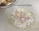 Foto langkah ke 2 dari resep Tumis sayur kangkung bakso saos tiram rumahan sedap.