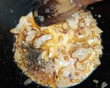 A picture of step 3 of Wok-fried Mushroom Cream Pasta.