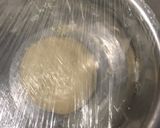 Foto del paso 3 de la receta: Focaccia con tomate cherrys, aceitunas negras y romero seco