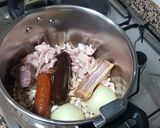 A picture of step 3 of Fabada with Chorizo, Blood Sausage, and Pork Ear in a Pressure Cooker.