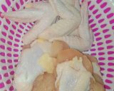 Hình bước làm 1 của món Cánh Gà Ướp Tỏi Chiên Giòn Kiểu Mẹ Cà Rốt :)))