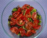 Foto del paso 1 de la receta: Ensalada de salmón, sucedáneo de caviar, aguacate y queso