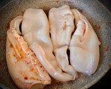 Foto del paso 3 de la receta: Calamar con langostinos al ajillo