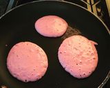 Foto del paso 1 de la receta: Pancakes rosas / Hotcakes rosas (de frutilla)