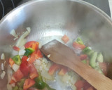 Foto del paso 2 de la receta: Garbanzos con gambitas y huevo duro