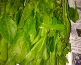 A picture of step 1 of Lahsuniya Dal Palak.