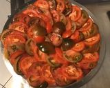 Une image de l'étape 5 de Salade de tomates bicolores à la burrata di buffala et persil haché.