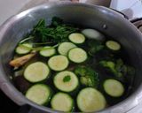 Foto del paso 1 de la receta: Caldo de pollo exprés