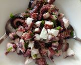 A picture of step 4 of Octopus and tomato salad.