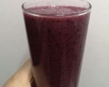 Foto del paso 2 de la receta: Jugo detox de fresa, arándano, plátano y linaza