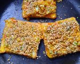 A picture of step 5 of Aloo sesame toast.