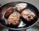 Foto del paso 3 de la receta: Lomito (viche) de cerdo asado en finas hierbas y vino tinto
