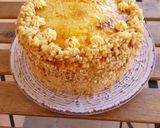Foto del paso 13 de la receta: Tarta de bizcochos relleno de frutas y crema con cobertura de crema quemada y crocanti