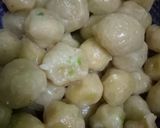 Foto langkah ke 4 dari resep Cilok Saus Kacang Isi Keju dan Sosis.