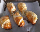 A picture of step 5 of Ham and cheese crossiant.