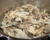 A picture of step 5 of Ginger Sautéed Mushrooms.