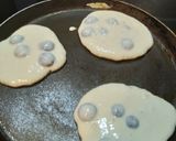 Une image de l'étape 2 de Pancake banane myrtille.