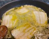A picture of step 4 of Bacalao al pil pil.