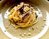 A picture of step 7 of Spaghetti with Miso Cream, Shiitake Mushrooms, and Crushed Hazelnuts.