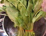 Foto langkah ke 2 dari resep Horenso no Gomaae (Japanese Sesame Spinach Salad).