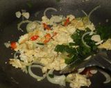 Foto langkah ke 4 dari resep Mie Goreng Bayam.