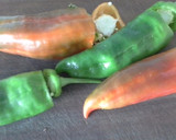 Foto del paso 1 de la receta: Pimientos italianos rellenos de bacalao, gambas y atún