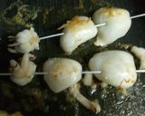 Foto del paso 1 de la receta: Brocheta de sepia al ajillo