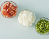 Foto del paso 1 de la receta: Tomates rellenos de setas, gambas y arroz