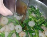 Foto del paso 8 de la receta Espárragos trigueros con gambas al ajillo