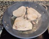 Foto del paso 8 de la receta: Emperador con cebolla caramelizada, champiñones rodajas de tomate con un toque de vino blanco