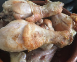 Foto del paso 2 de la receta: Muslitos de pollo con salsa curry, mango y lima 🥭💕