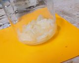 A picture of step 2 of Pineapple Grapes juice 🍇🍍.