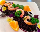 Foto del passaggio 7 della ricetta Insalata di gamberi al vapore e riso venere aromatizzato al tè e arancia