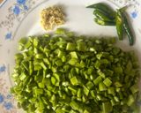 A picture of step 1 of Cluster Beans Poriyal (no onion no garlic).