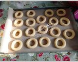 Une image de l'étape 3 de Biscuits couronnes au miel.