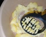 A picture of step 2 of Potato rolls.