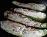 Foto del paso 4 de la receta: Calabacines🥒 con espinacas🌿, pasas de uva🍇 y queso🧀...🤔