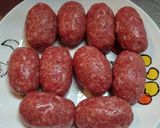 Foto langkah ke 2 dari resep Bola daging sapi isi telur puyuh bumbu tomat.