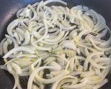 Foto del paso 3 de la receta: Pasta carbonara auténtica 🇮🇹🥚🧀🧅🥓