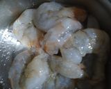 A picture of step 1 of Lemongrass shrimps prawns.