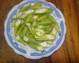 Hình bước làm 1 của món Đậu bắp xào tôm