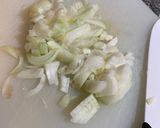 Foto del paso 1 de la receta: Pollo con alcachofas y vino blanco