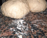 Foto del paso 3 de la receta: Pizza casera en la plancheta