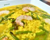 Foto del paso 7 de la receta: Arroz caldoso de gambones y espárragos con caldo miso
