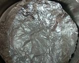 A picture of step 4 of Biscuit ice cream cake.