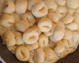 Foto del passaggio 5 della ricetta Gnocchi con Zucca, Guanciale e Formaggio Erborinato