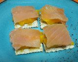 Foto del paso 2 de la receta: Aperitivo de Salmón ahumado, Mango y Coco rallado