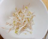 Hình bước làm 4 của món Cháo nấm hầm sen