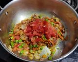 साधी सोपी अंडा भुर्जी (Anda Bhurji Recipe In Marathi) रेसिपी स्टेप 4 फोटो 