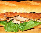 Foto del paso 5 de la receta: SANDWICH DE MUSLO DE POLLO A LA PLANCHA, CON TOCINO AHUMADO, EN PAN ITALIANO